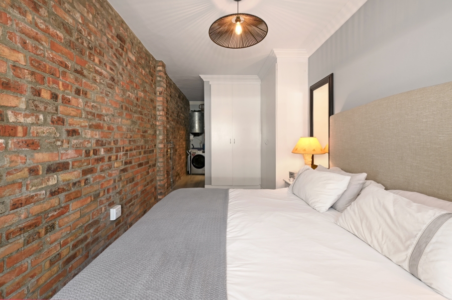 1 Bedroom Property for Sale in Oranjezicht Western Cape